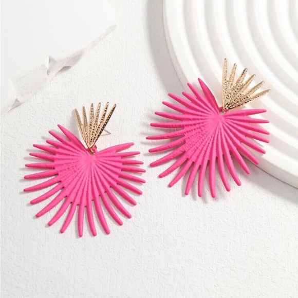 Zara “Radiance” Hot Pink Heart Crown Sunburst Beam Ray Regal Royal Gold Earrings - Picture 4 of 16